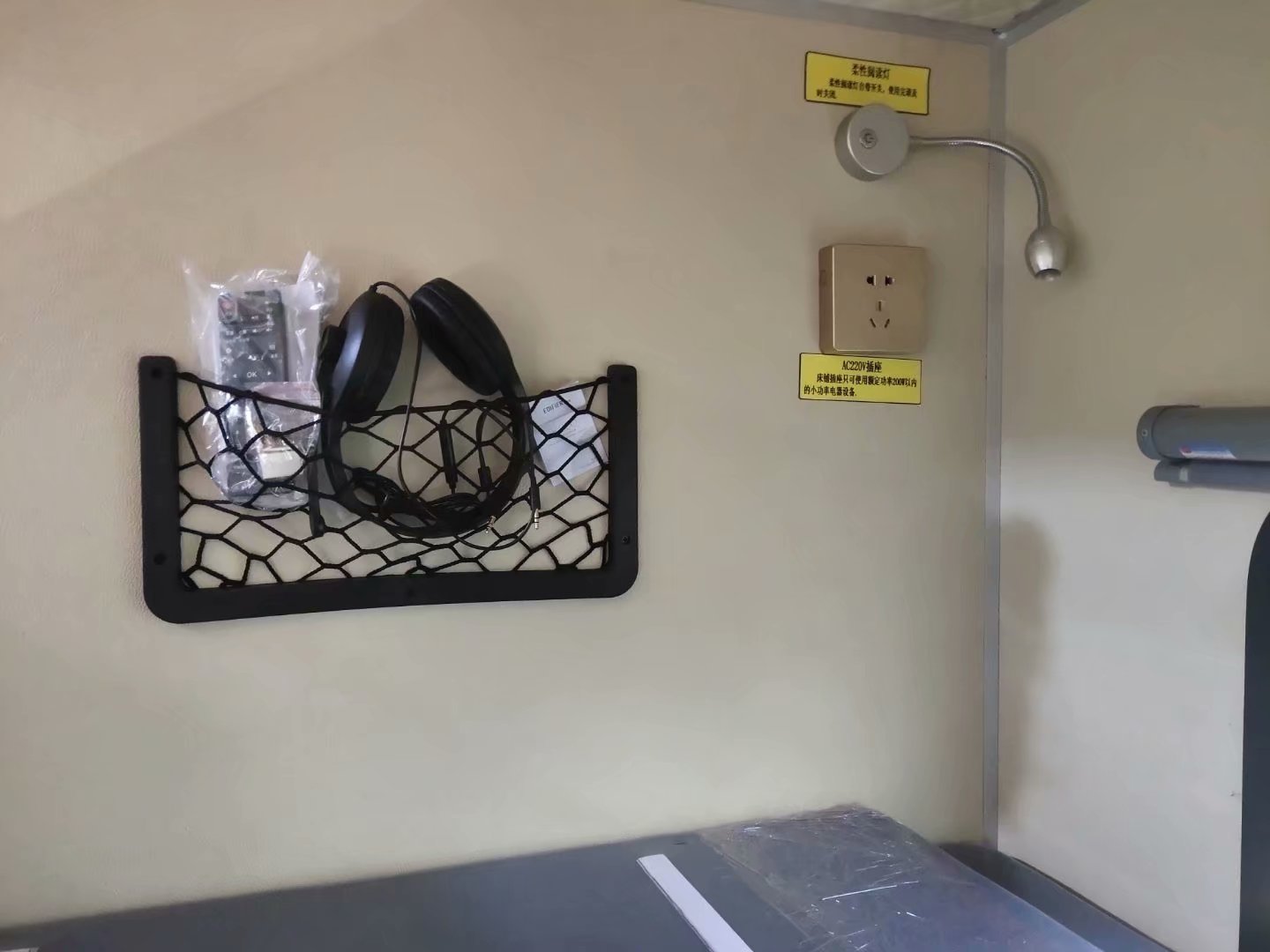 重汽后双桥宿营车